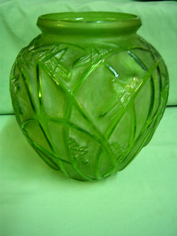 Lalique grasshopper vase 10.5x10.5in