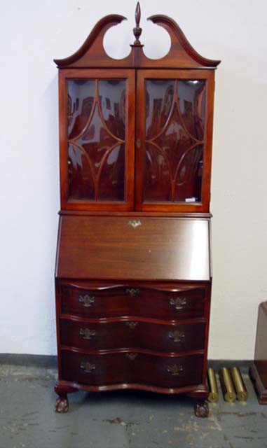 Governor Winthrop mah. secretary w bubble glass