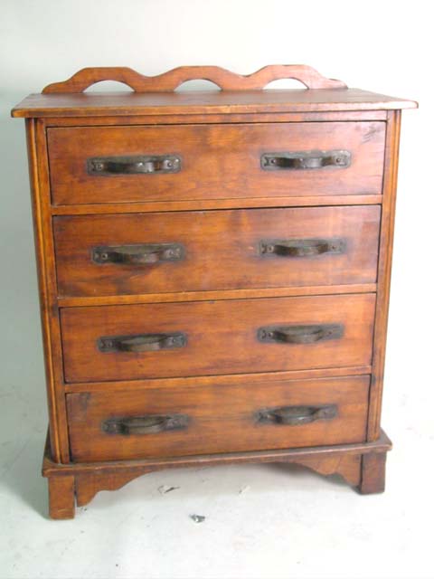 Monterey 4 dr. Dresser