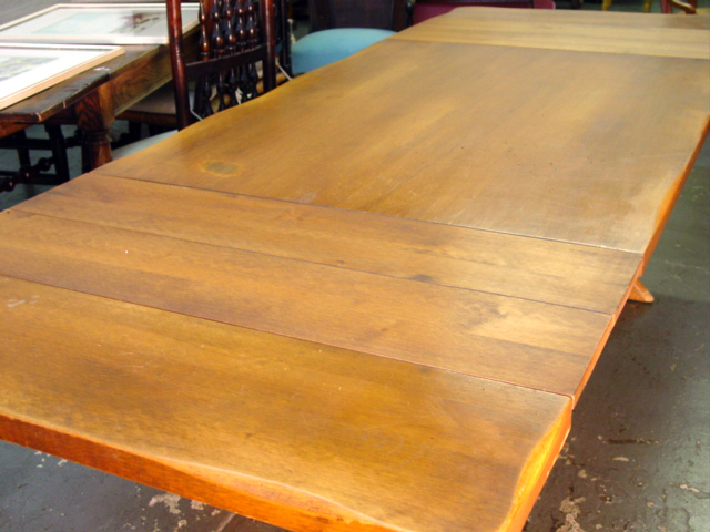 Monterey Table w. 4 leaves top