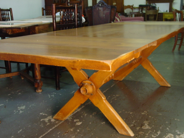 Monterey Table w. 4 leaves