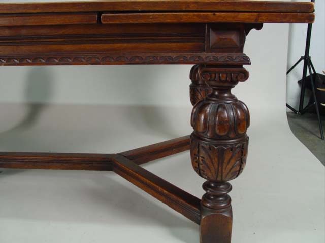 Oak Jacobean dinning room table & 4 chairs cu
