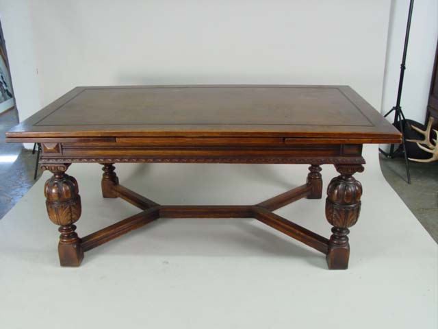 Oak Jacobean dinning room table & 4 chairs