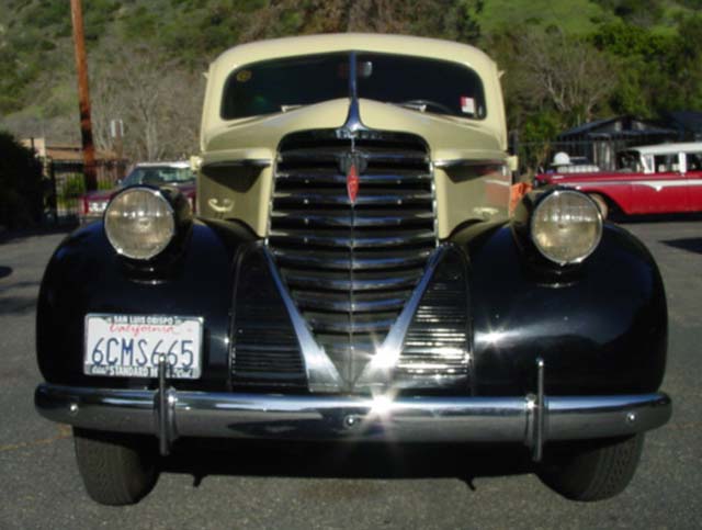 1938 Oldsmobile 4 Door Sedan front