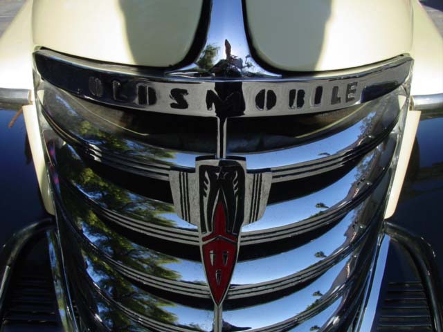 1938 Oldsmobile 4 Door Sedan grill