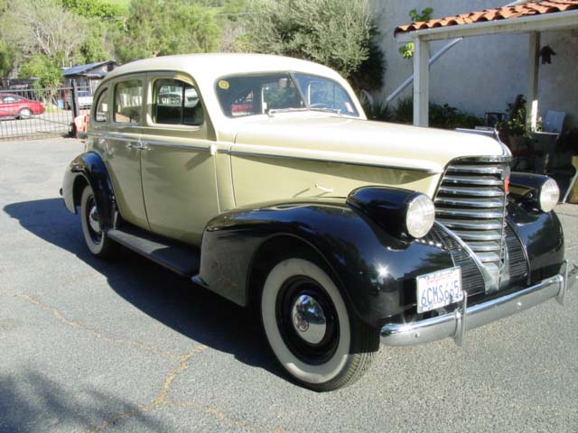 1938 Oldsmobile 4 Door Sedan side