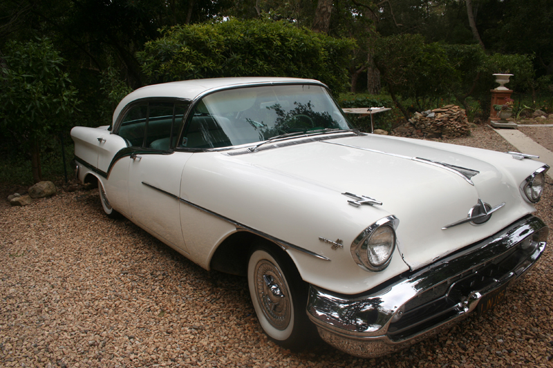 1957 Oldsmobile Super 88 w J2 Rocket Tri Power (2)