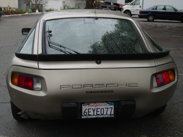 1986 Porsche 928S back
