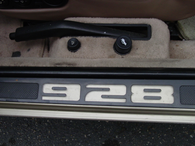 1986 Porsche 928S engine