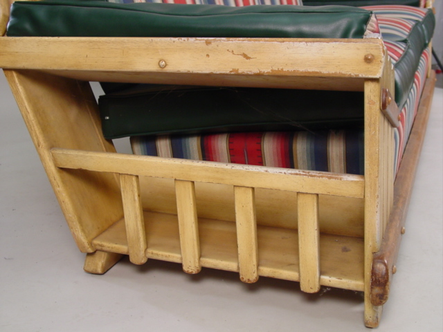 Corranado Sofa mag rack