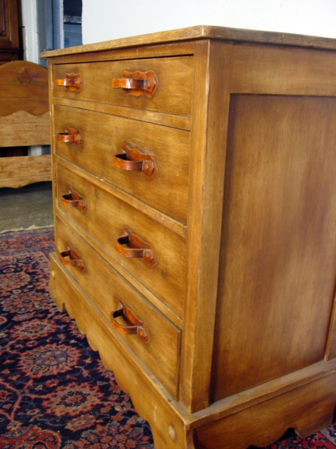 Monterey 4dr. Chest side