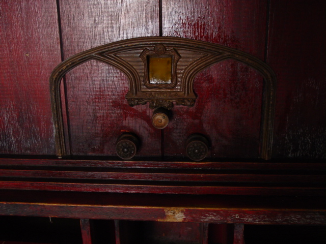 Monterey cabinet w Radiola radio cu