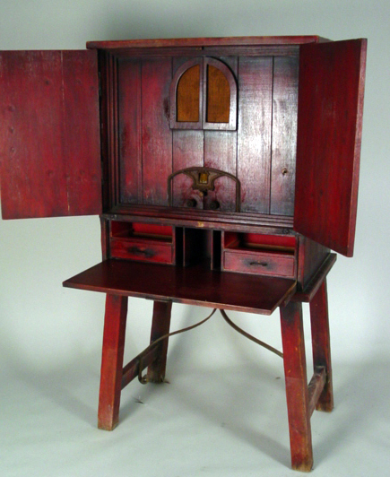 Monterey cabinet w Radiola radio open