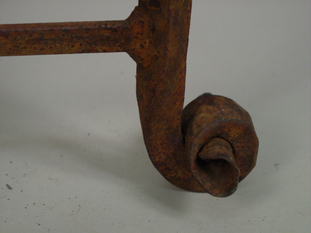 Tile top wr iron fern stand w.ir. detail