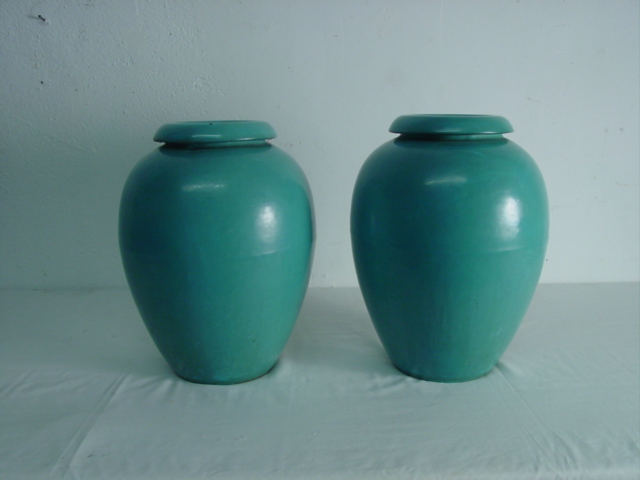 Pair of 16 in. Oil Jars 2