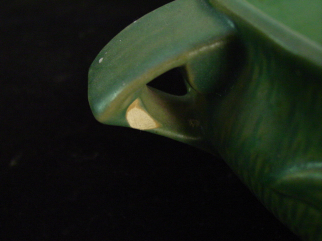 Roseville 11in center bowl w handles chip