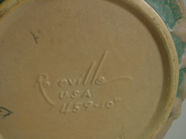 Roseville 11in center bowl w handles mark