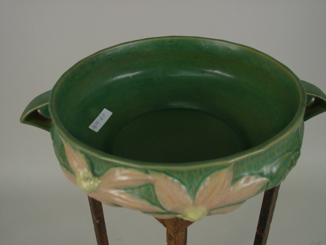 Roseville 11in center bowl w handles top