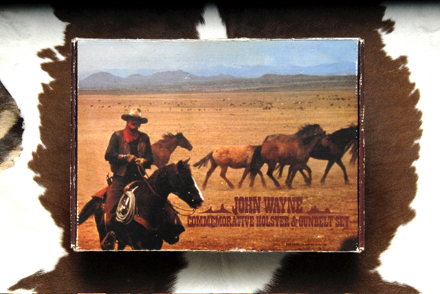 John Wayne Holster & belt set 15053000-Bianchi (2)