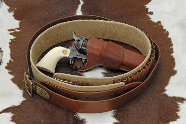 John Wayne Holster & belt set 15053000-Bianchi (3)