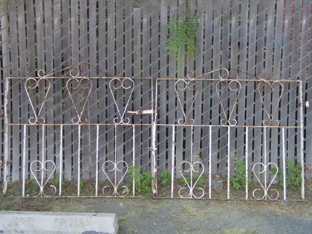 Wr iron double gates -white 49ea w x 42h