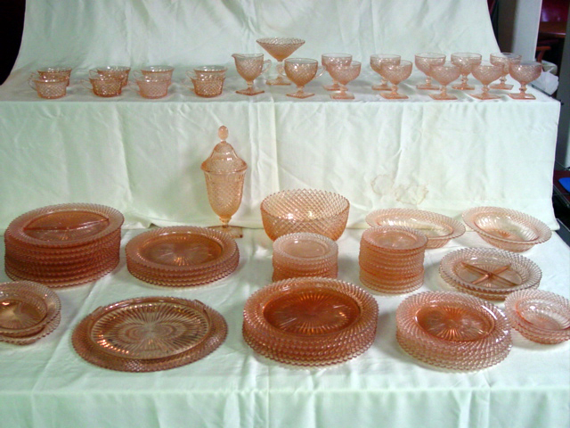 Approx 70pcs. Pink glass