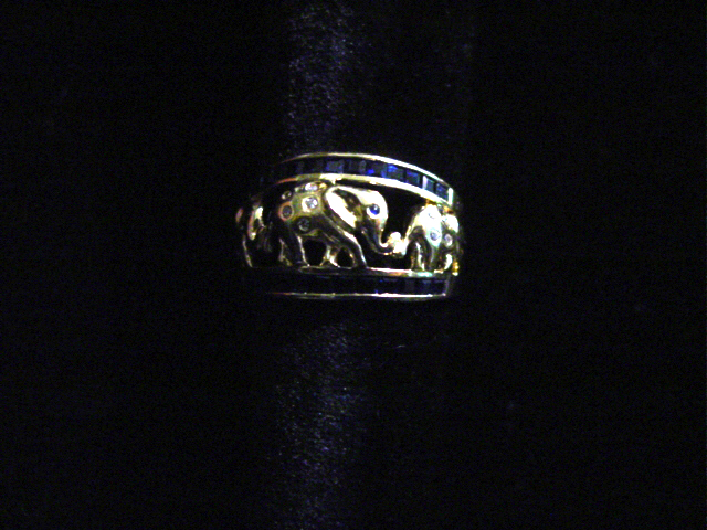 14kt Ladies ring w Chanel set saphires w elephants