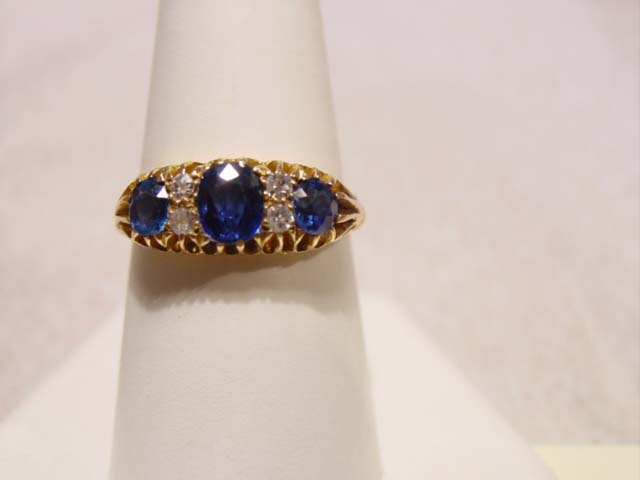 14kt gold sapphire ring