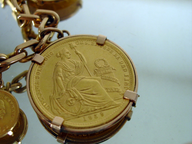 18kt 8 Gold Coin Bracelet (4)