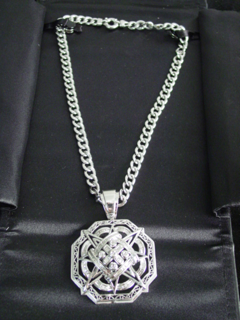 18kt white gold chain w oct pendant w 2 ct tw diam