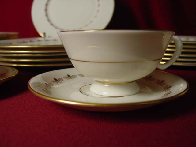 Lenox 36pc china set -romance cu