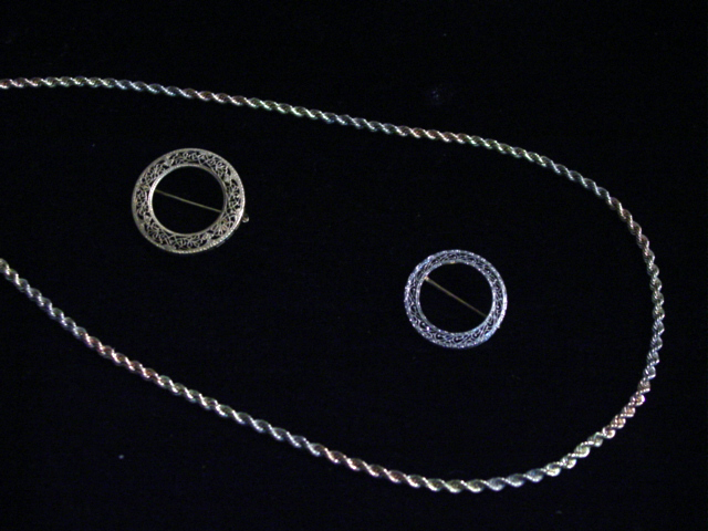 Multi gold necklace & 2 pendants