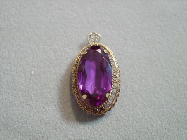 Synth. Alexandrite sapphire oval brooch pendant