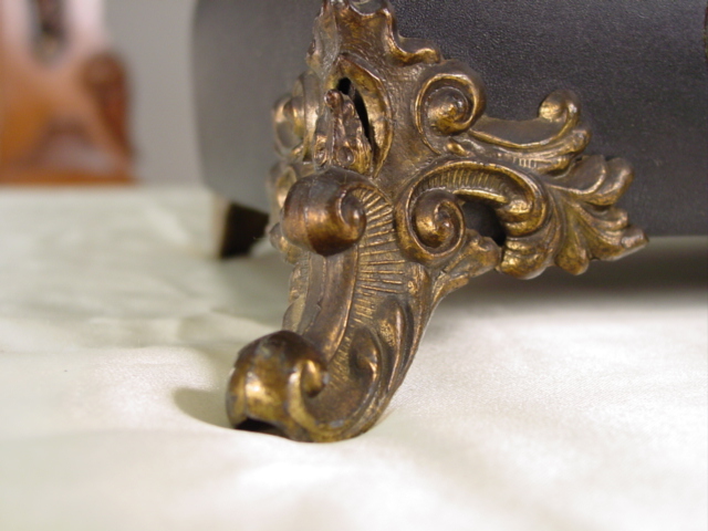 William Gilbert mantle clock cu foot