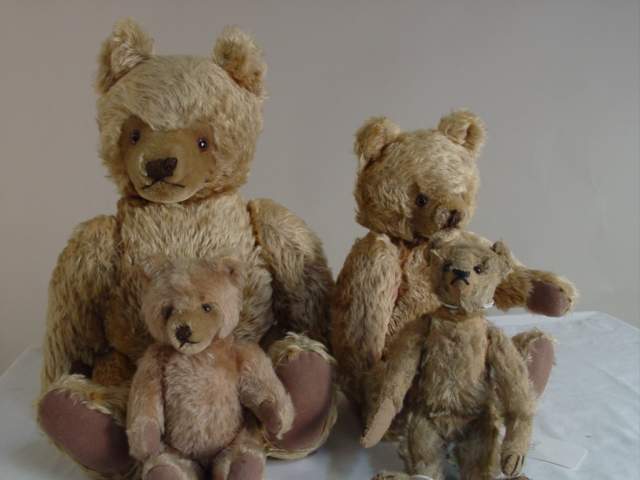 4 Steiff Bears